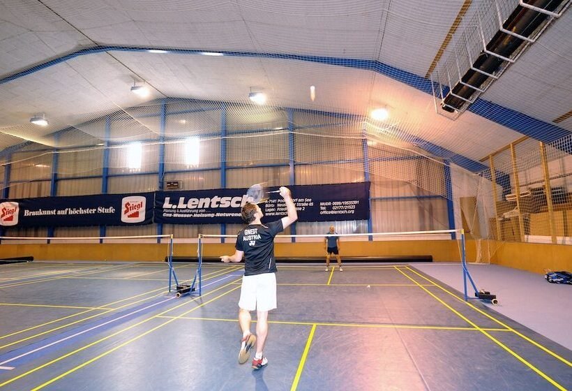 Badminton