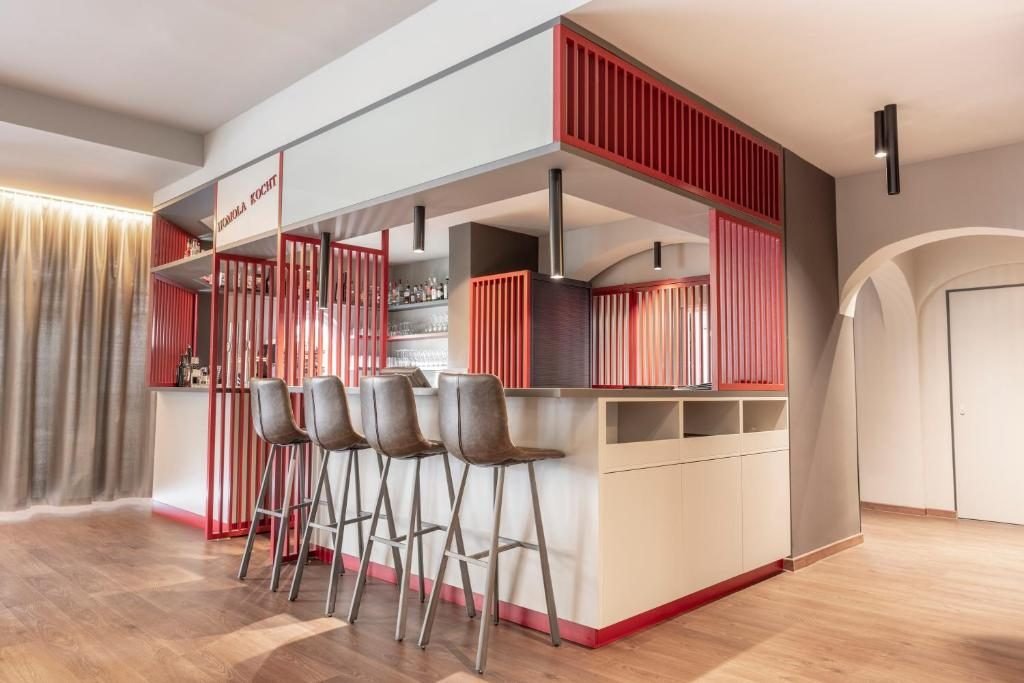 Bar & Lounge